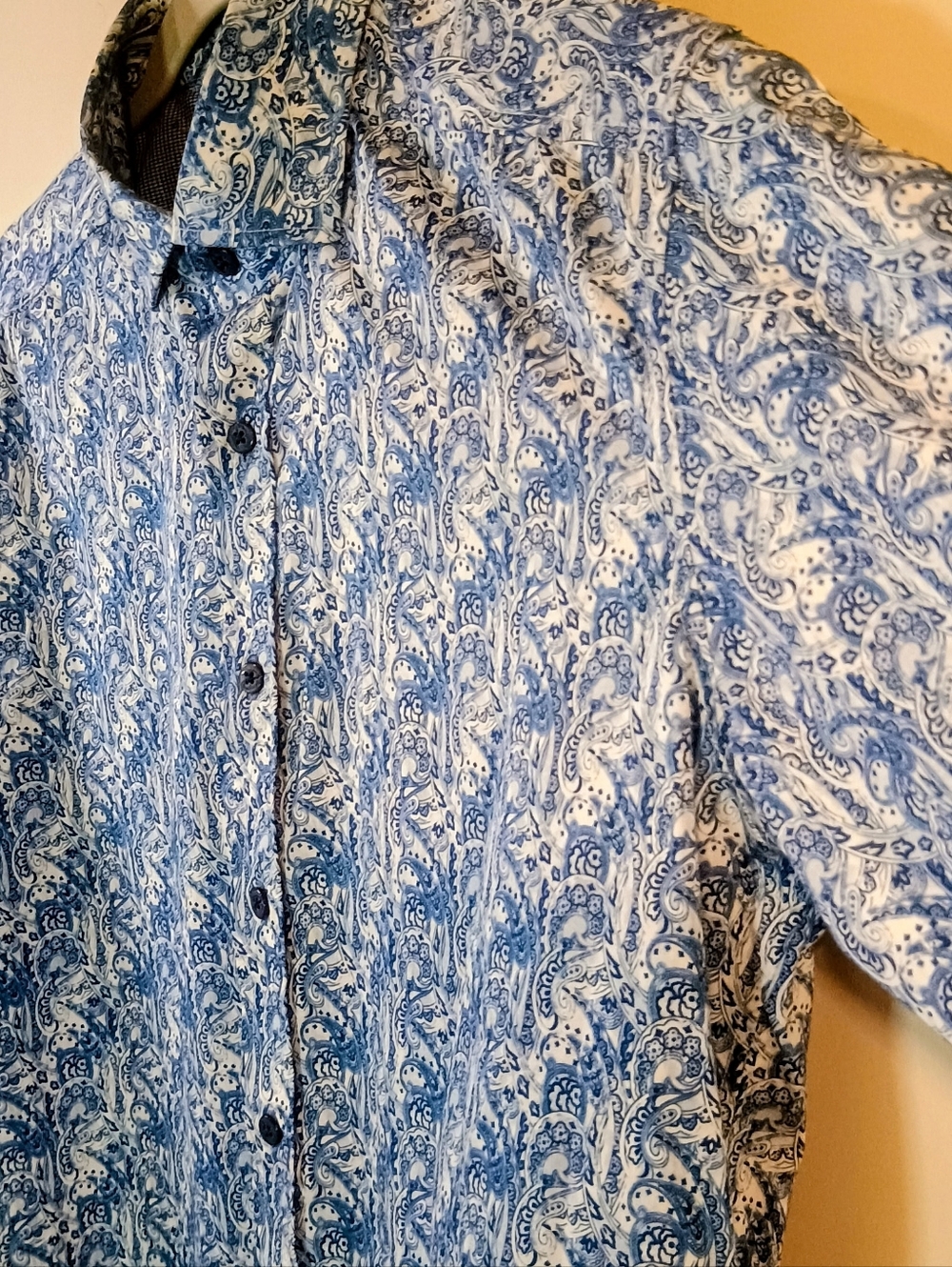Robert Graham Blue and White Floral Button-Up Shirt Size Mens S - Picture 2 of 6